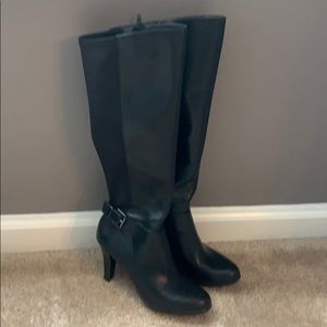 Black knee boots